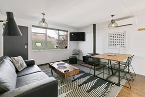 TV, fireplace, Netflix, streaming services