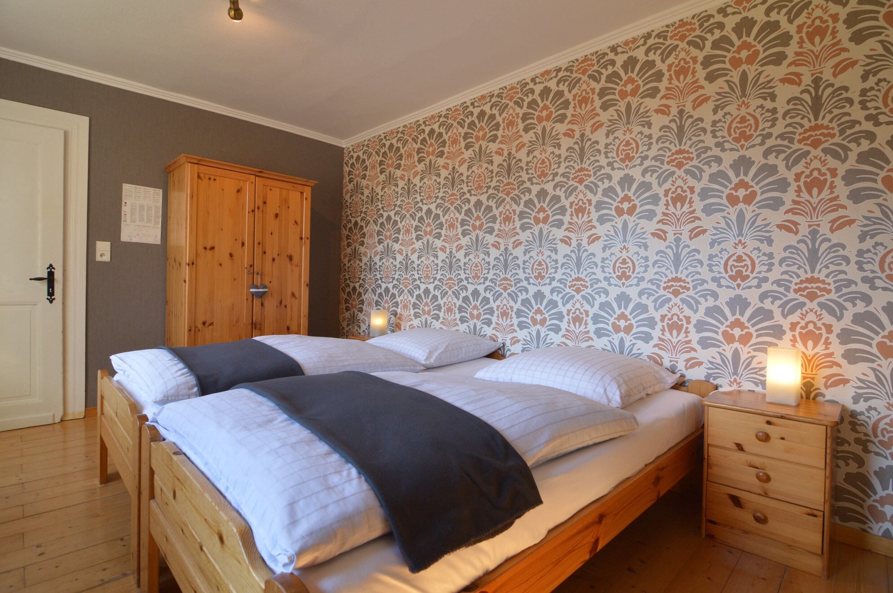 Cottage | 7 bedrooms, bed sheets