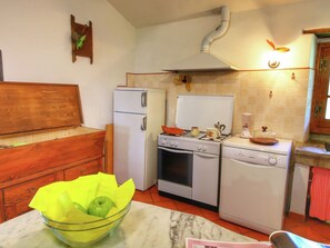 House | Private kitchen | Highchair - Charming Tuscan Farmhouse (Ortignano Raggiolo)