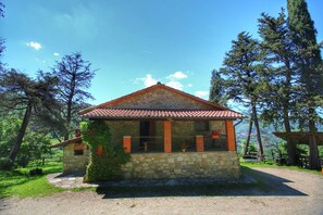 House | Balcony - Charming Tuscan Farmhouse (Ortignano Raggiolo)