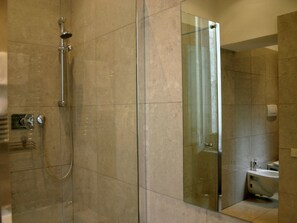 Apartment | Bathroom