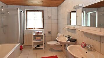 Apartment | Bathroom | Towels