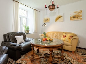 Cottage | Living room - Farm With Lovely Panoramic Views (Trois-Ponts)