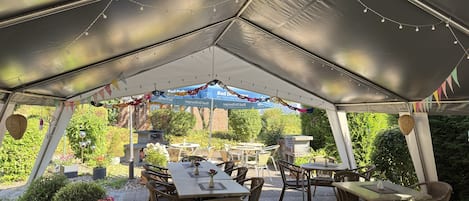 Apartment | Outdoor dining