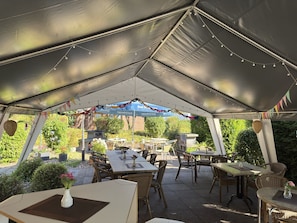 Apartment | Outdoor dining