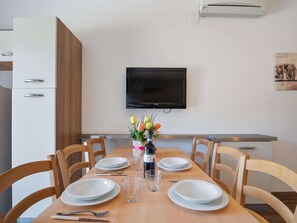 Dining - Belvilla by OYO Daniele B Due (Rosolina)