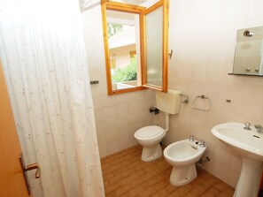 Bathroom - Belvilla by OYO Laura Due (Rosolina)