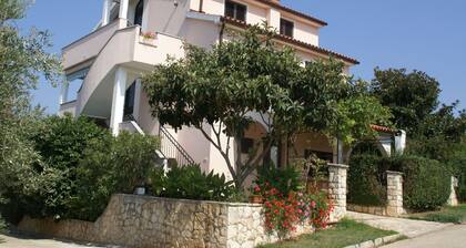 Relaxing Apartment in Banjole With Shared Pool