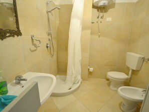 Ferienhaus | Badezimmer | Dusche, Haartrockner, Handtücher