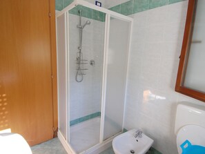 Apartment | Badezimmer | Dusche