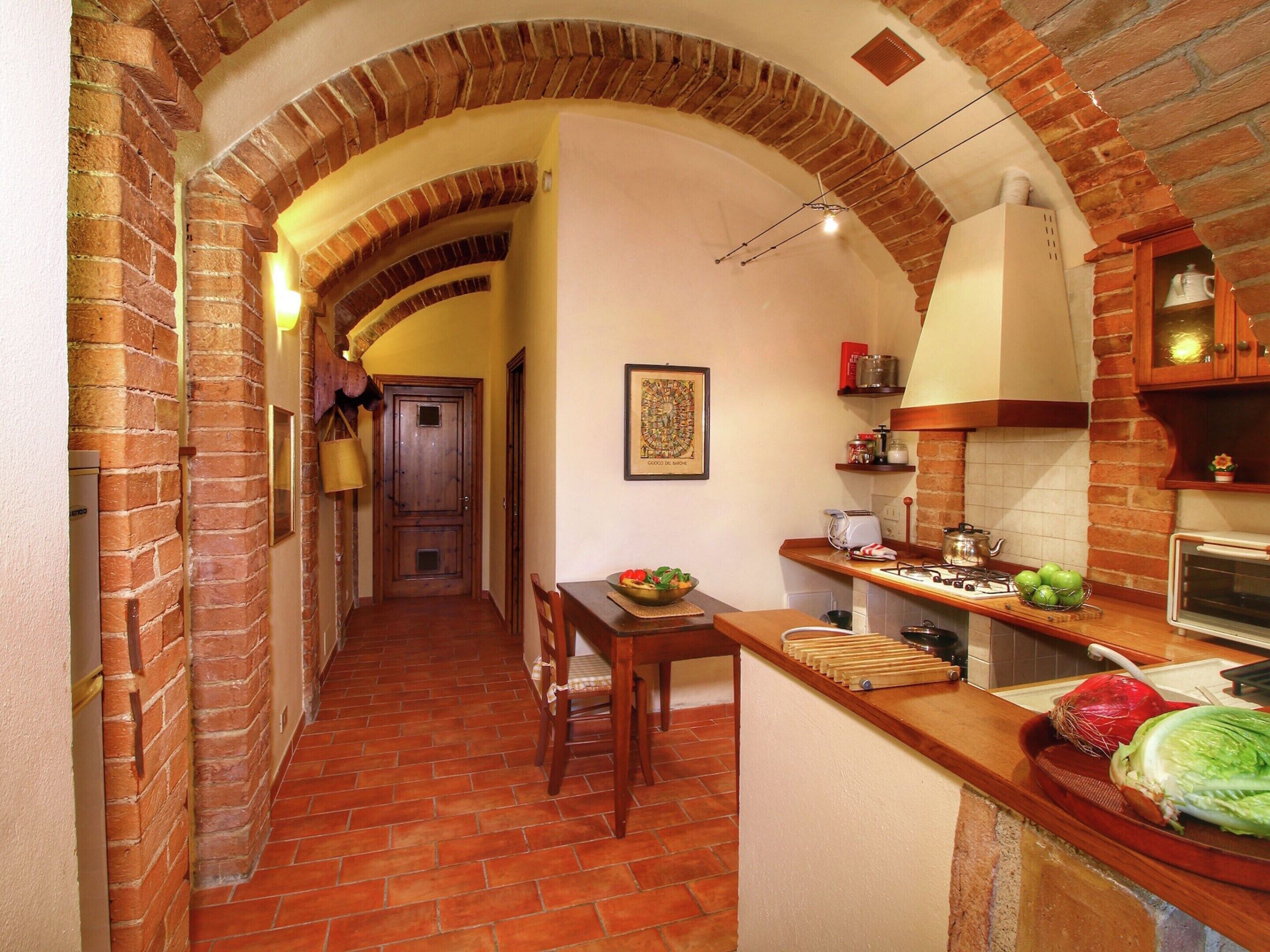 Cottage | Private kitchen | Microwave, coffee/tea maker