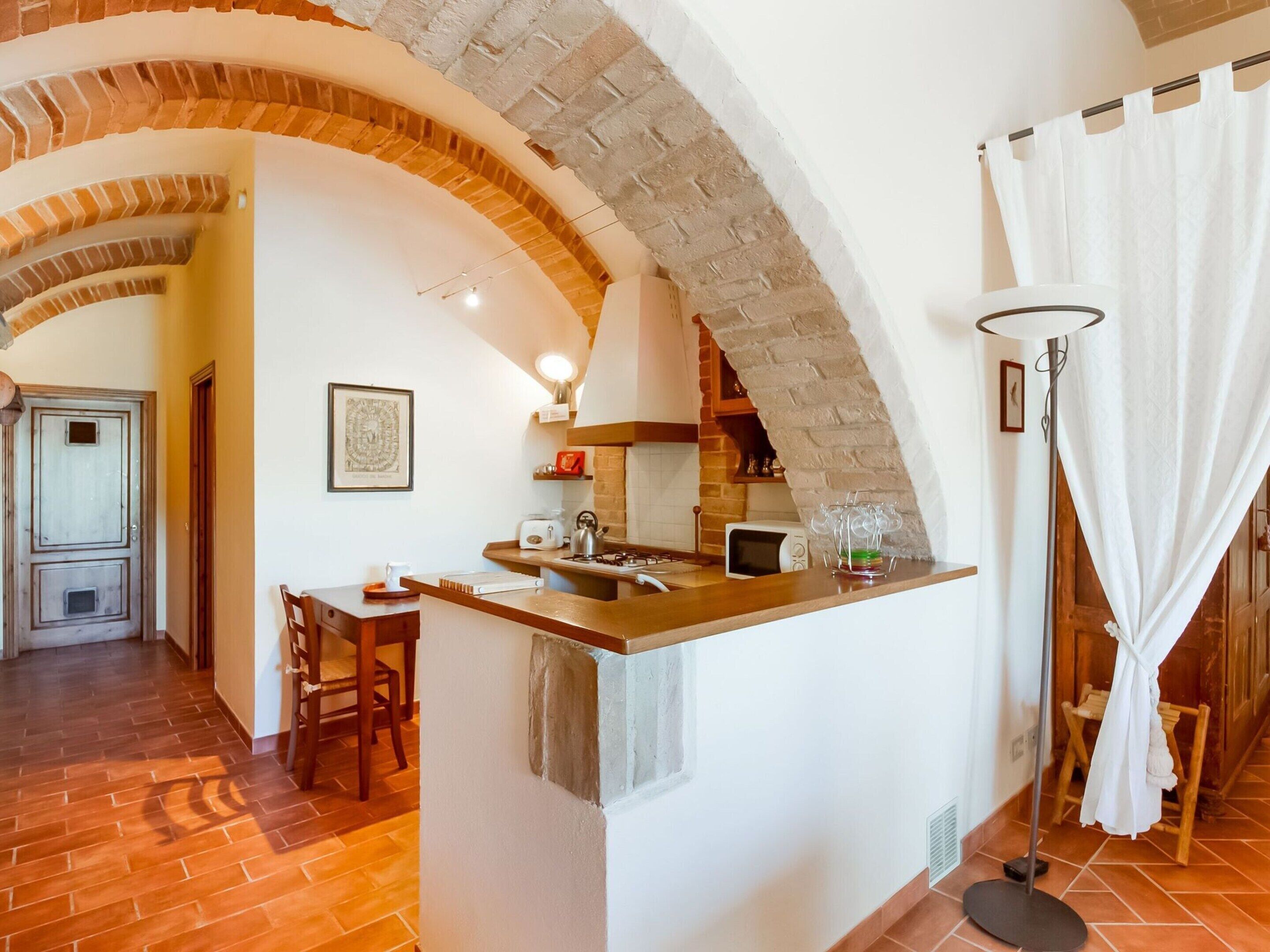 Cottage | Private kitchen | Microwave, coffee/tea maker