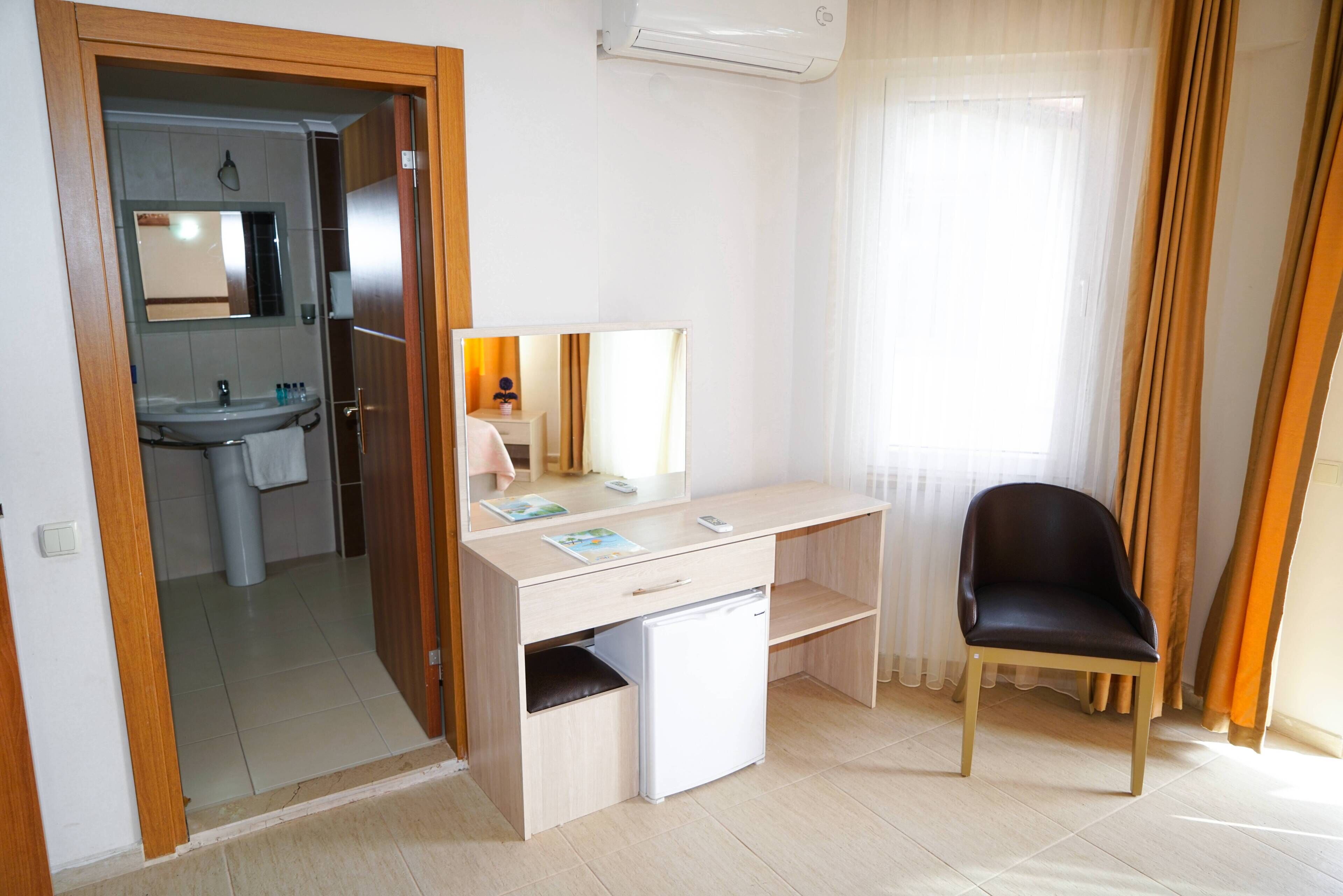standard room | living area | 21-inch lcd tv with satellite channels, tv