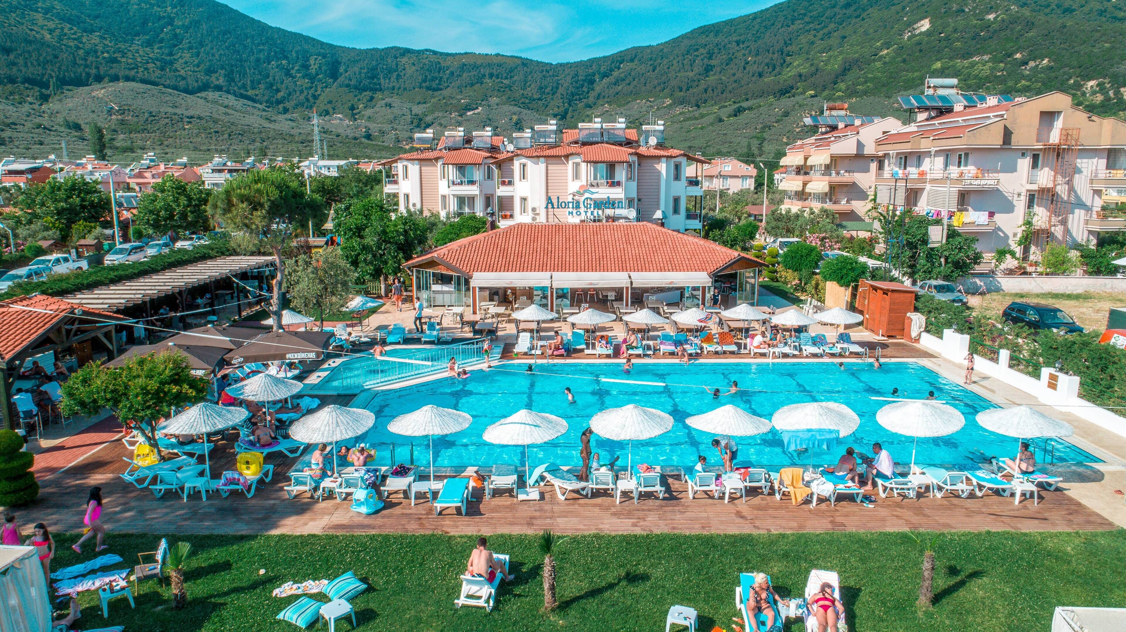 seasonal outdoor pool, pool loungers