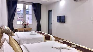 Escritorio, espacio para trabajar con laptop y wifi gratis