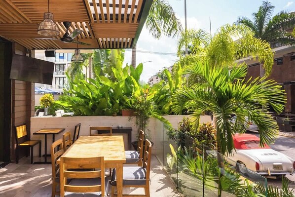 Outdoor dining
