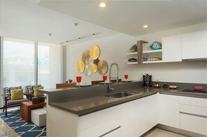 Fridge, microwave, oven, stovetop - Playa del Carmen Condo: Beach & 5th Ave! (Playa del Carmen)