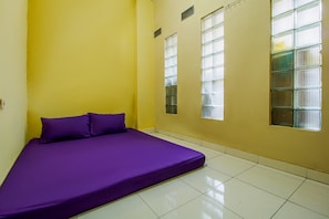 Kahden hengen standard-huone | Työpöytä, lisävuoteet, ilmainen Wi-Fi, vuodevaatteet