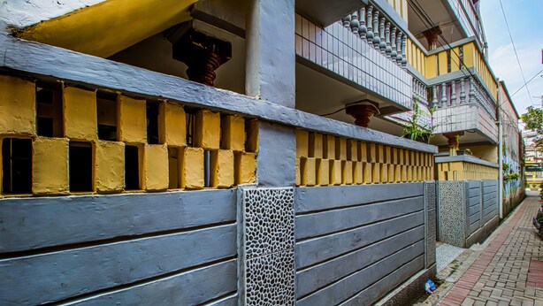 Exterior detail - Ungu Kostel Fly Over Kircon Syariah (Bandung)