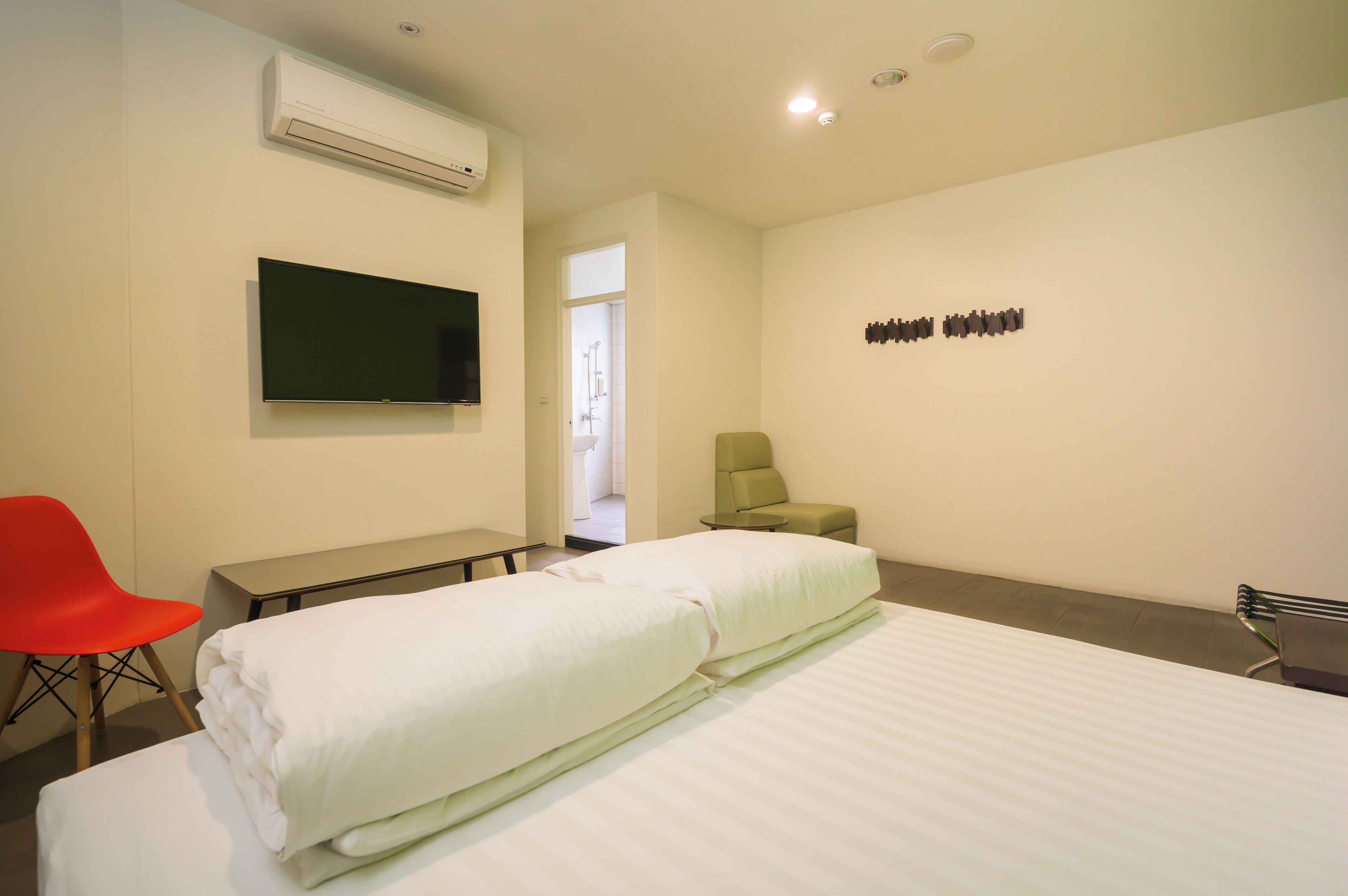 Basic Double Room, 1 King Bed | Down duvets, soundproofing, free WiFi, bed sheets