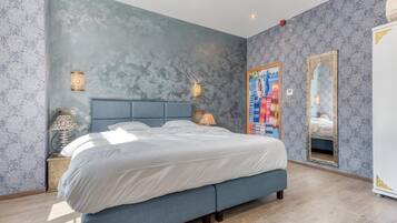 Habitación de lujo | Camas con pillow-top, caja de seguridad en la habitación y escritorio