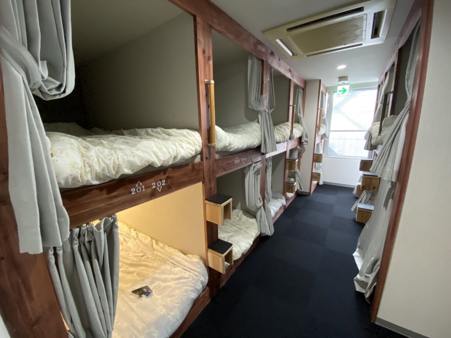 max 8 people! 2nd floor! one floor reserved!