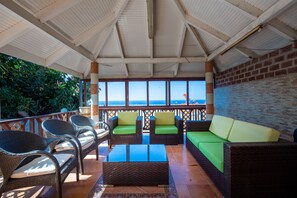 Property grounds - Breathtaking Family Designer Villa w/ Private Pool & Tropical Garden (Willemstad)