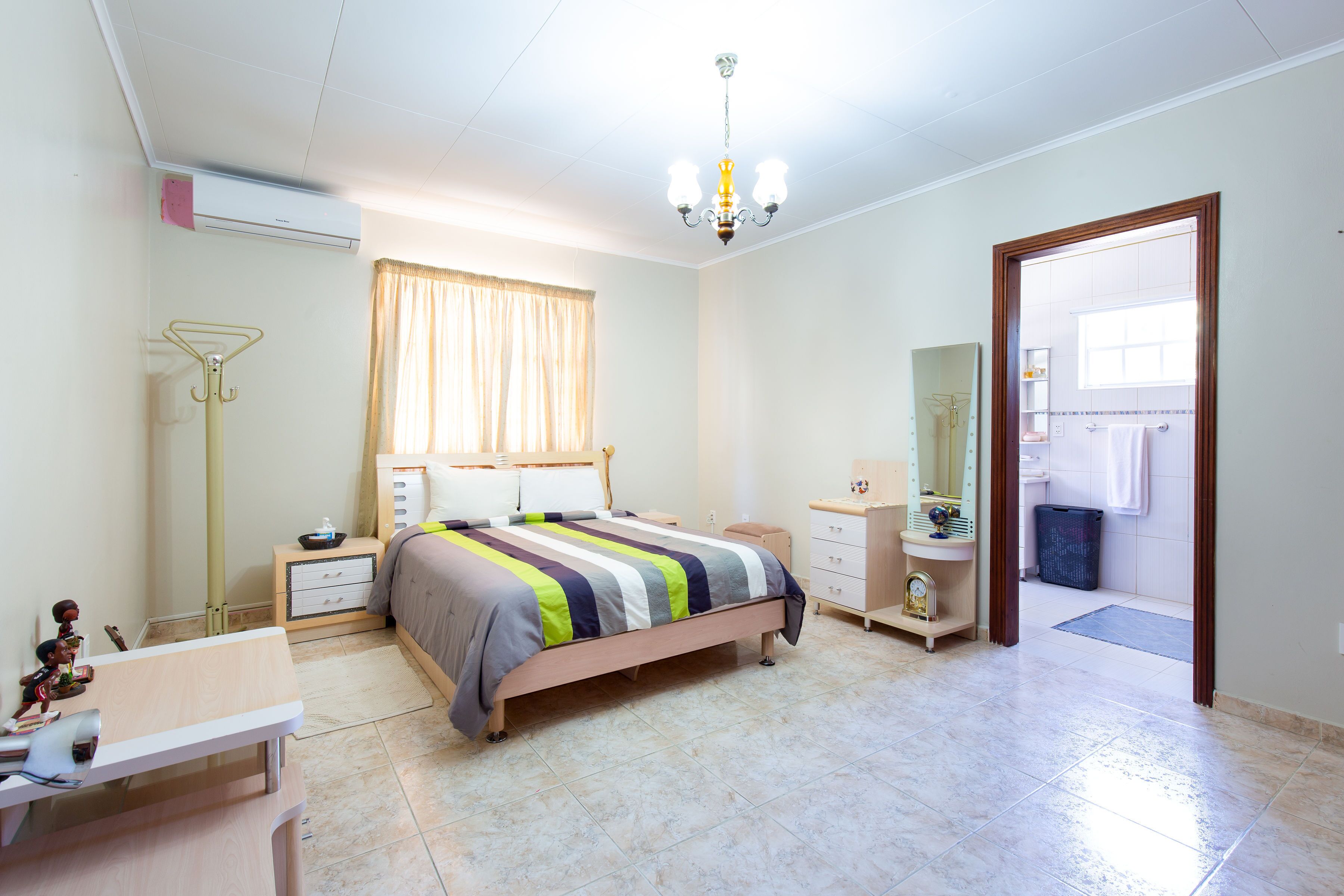 5 bedrooms, individually decorated, individually furnished, desk