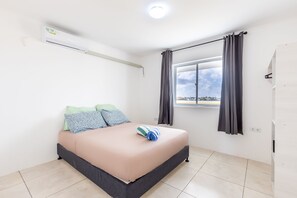 2 bedrooms, laptop workspace, iron/ironing board, bed sheets