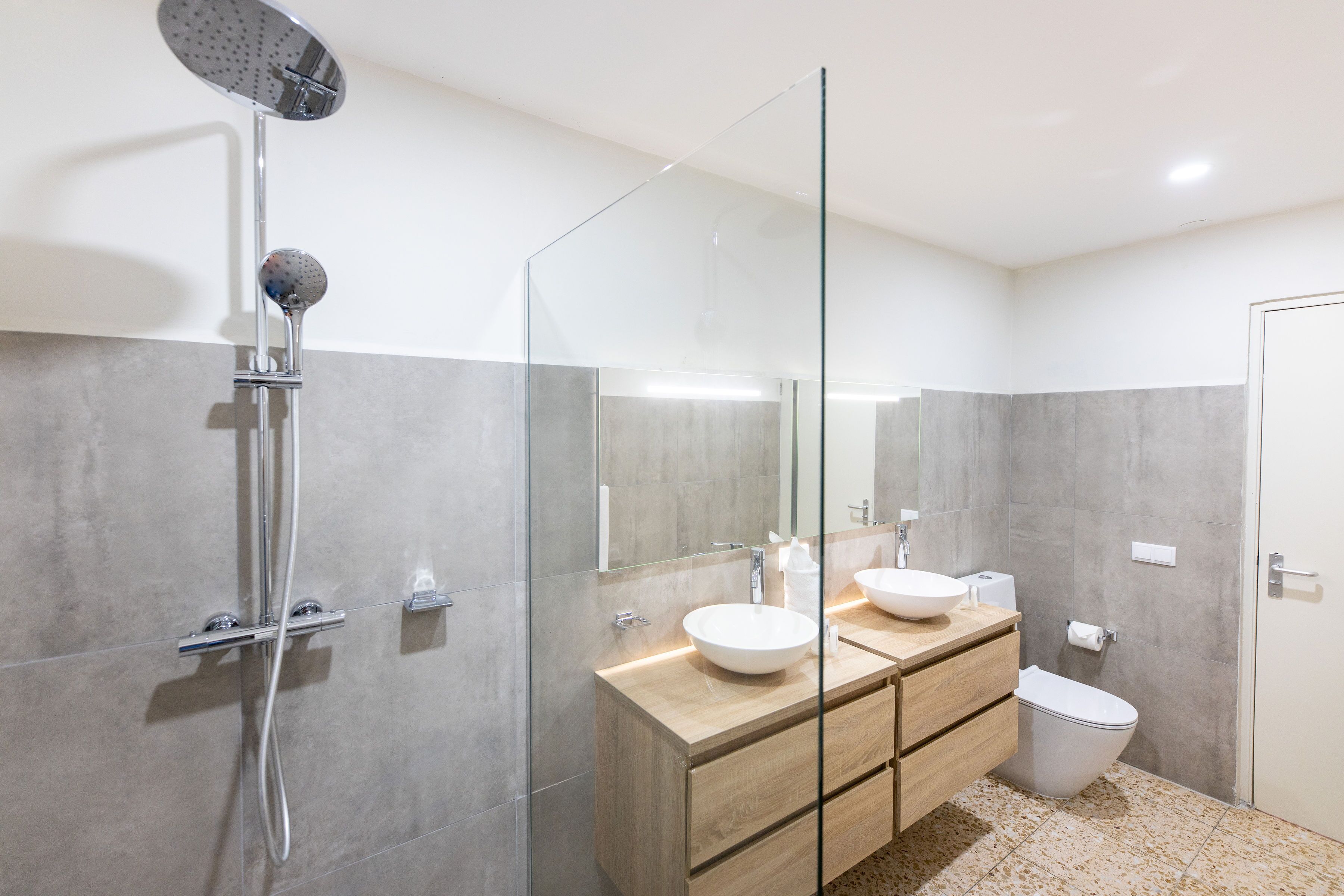 Apartment, 2 Bedrooms, City View | Phòng tắm | Buồng tắm vòi sen, đồ dùng nhà tắm miễn phí, máy sấy tóc, khăn tắm 