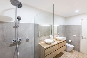 Apartment, 2 Bedrooms, City View | Bathroom | Shower, free toiletries, hair dryer, towels - Hanchi Snoa Boutique Apartments (Willemstad)