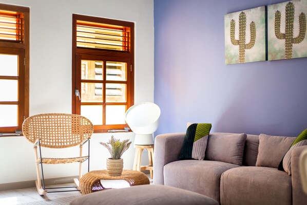 Apartment, 1 Bedroom, City View | Living area