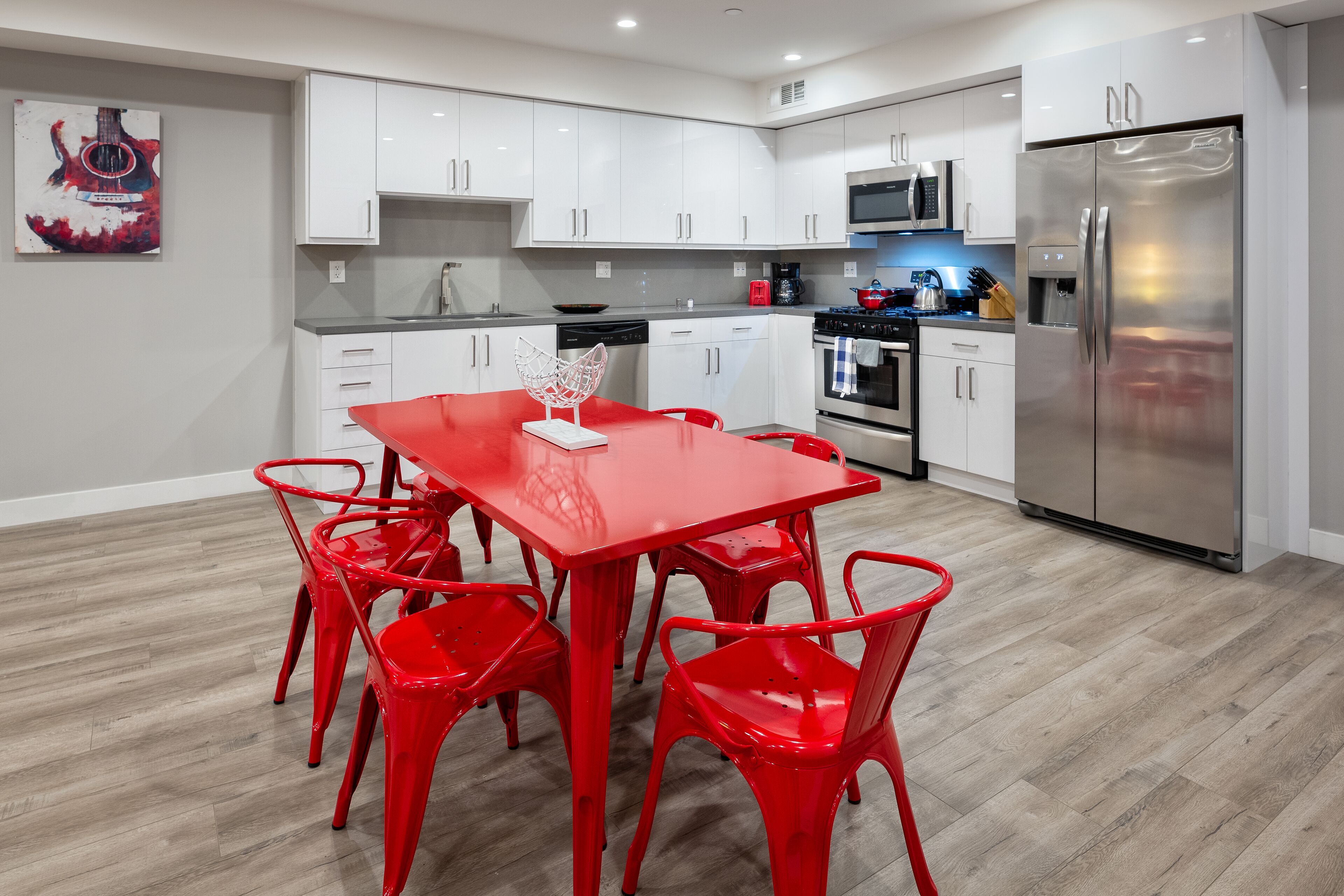HOLLYWOOD Brand New Spacious Condo - 99 Walk Score