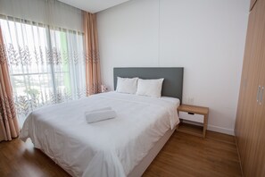 1 bedroom, Egyptian cotton sheets, premium bedding, down duvets - Republic Suites Saigon Airport (Ho Chi Minh City)