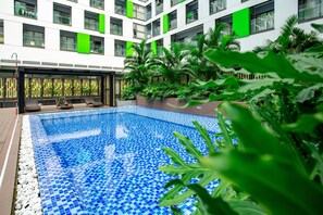 Outdoor pool - Republic Suites Saigon Airport (Ho Chi Minh City)