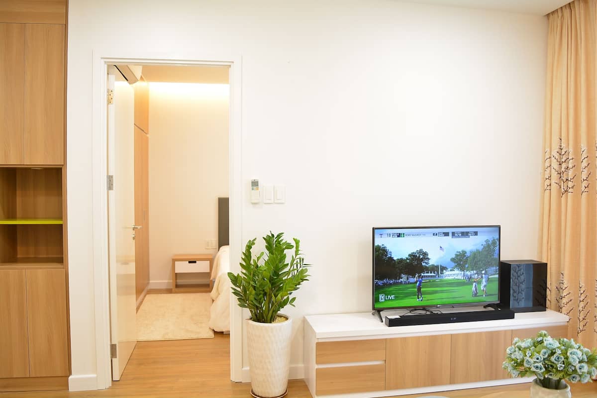 Suite Deluks | Ruang keluarga | Smart TV 40-inci dengan saluran TV digital dan TV