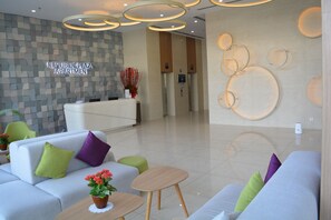 Reception - Republic Suites Saigon Airport (Ho Chi Minh City)