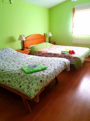 3 室のベッドルーム、旅行用ベビーベッド、WiFi (無料)