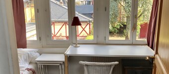 House like a cottage ( Gîte 4 people)  with terrace in a garden close downtown