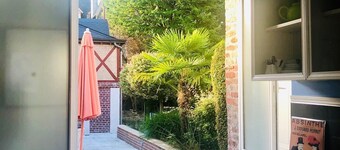 House like a cottage ( Gîte 4 people)  with terrace in a garden close downtown