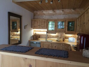 Kühlschrank, Herdplatte, Geschirrspüler