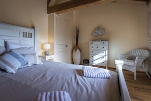 5 makuuhuonetta, silitysrauta/-lauta, Wi-Fi, vuodevaatteet