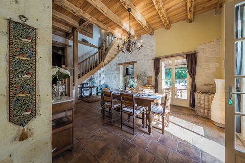 Villa Saint Cirque, a holidayhouse with a very large private pool