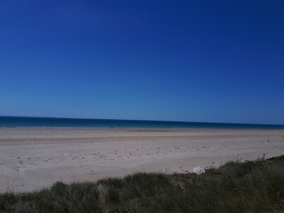 LES OYATS 2 STEPS FROM THE BEACH