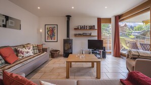 Apartment, 2 Bedrooms, Fireplace, Mountain View | Living area | 37-inch flat-screen TV with cable channels, TV, fireplace - Chalet Am Acher 3 (Lauterbrunnen)