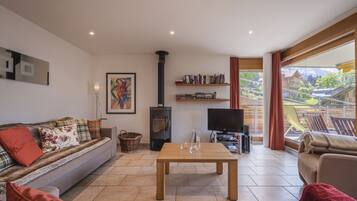 Apartment, 2Â Schlafzimmer, Kamin, Bergblick | Wohnbereich