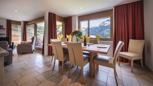 Apartment, 2 Bedrooms, Fireplace, Mountain View | In-room dining - Chalet Am Acher 3 (Lauterbrunnen)