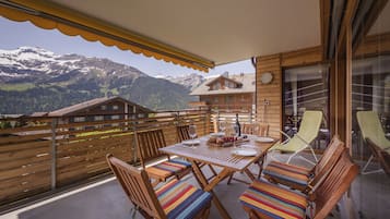 Apartment, 2 Schlafzimmer, Kamin, Bergblick | Balkon