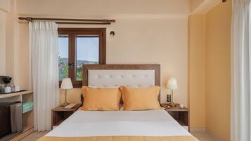 Superior Double Room with Balcony and Sea View | 1 soveværelse, minibar, lydisolering, gratis Wi-Fi