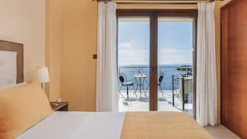 Superior Double Room with Balcony and Sea View | 1 bedroom, minibar, soundproofing, free WiFi